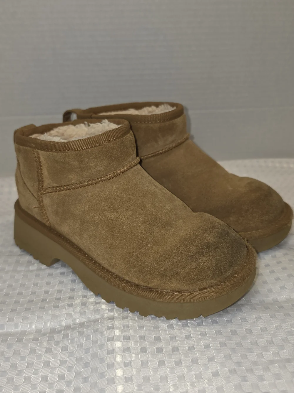 UGG kids Classic Mini Boots Chestnut Brown Size 3